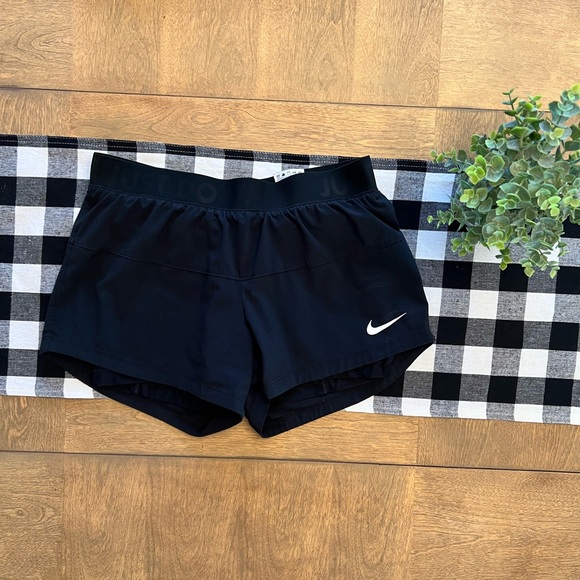 Nike Shorts - Picture 1 of 7
